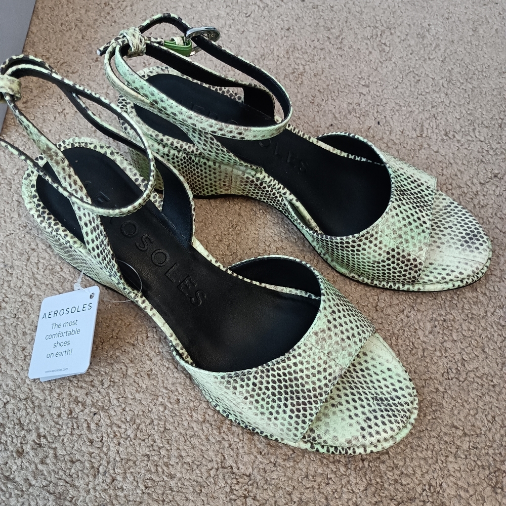 AEROSOLES GLEAM SNAKE LEATHER SANDALS SZ 9